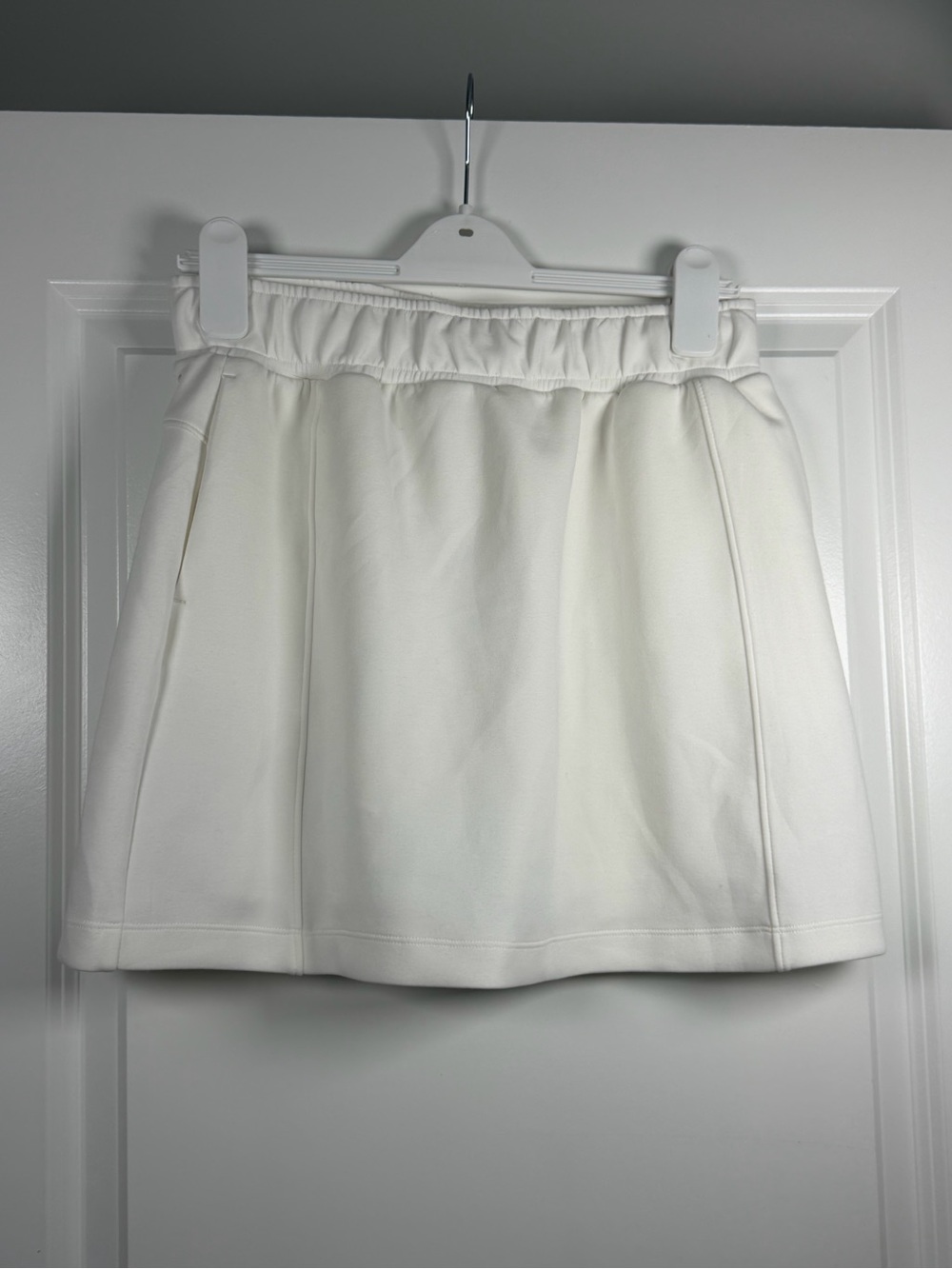 Mondetta White Elastic-Waist Mini Skirt